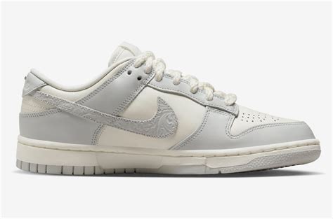 Nike wmns dunk low needlework